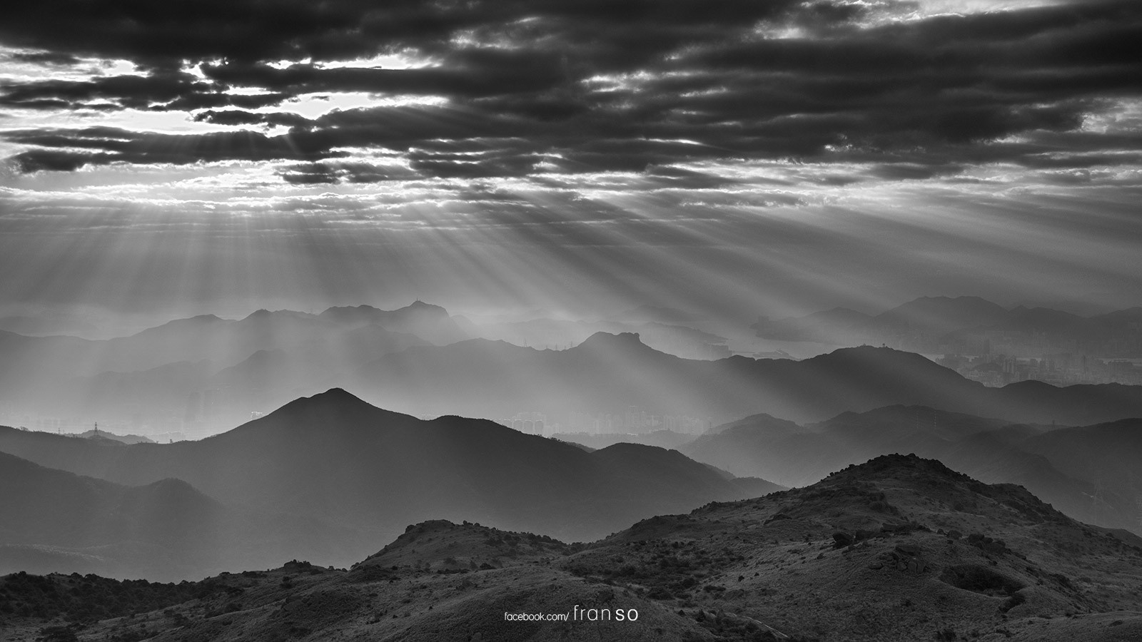 Landscape | Hong Kong | Light Rays  | B&W